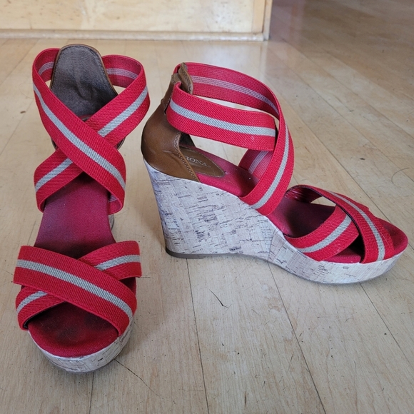 Red Wedges, Target Merona Size 8 - Picture 3 of 5